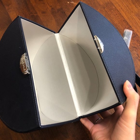 Elemis Luxury Hard Make Up/Travel Case - Picture 3 of 6